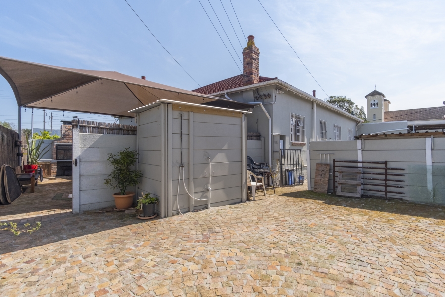 5 Bedroom Property for Sale in Wynberg Western Cape